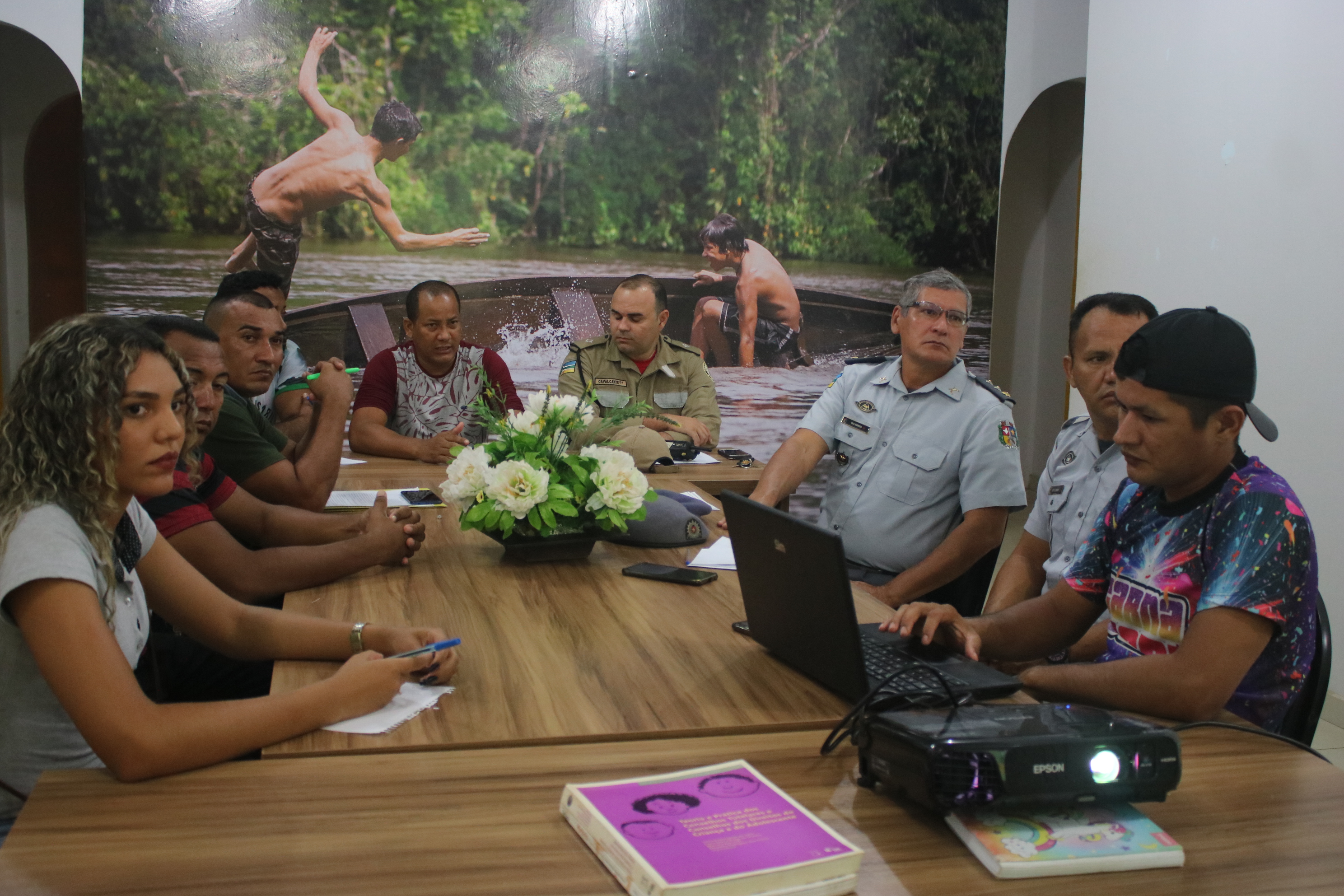 Prefeitura promove reunião para definir detalhes de segurança para o Carnaval em Laranjal do Jari